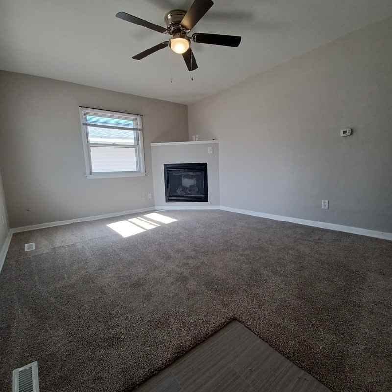 202 W Willman St - Photo 3 of 16
