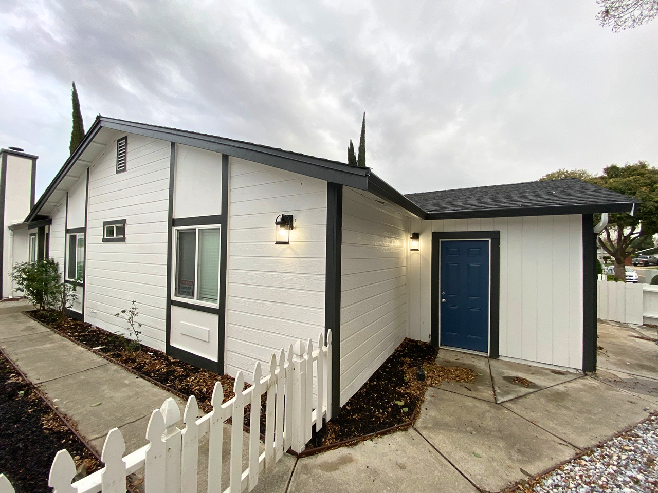 960 Waylinn Way - Photo 3 of 19