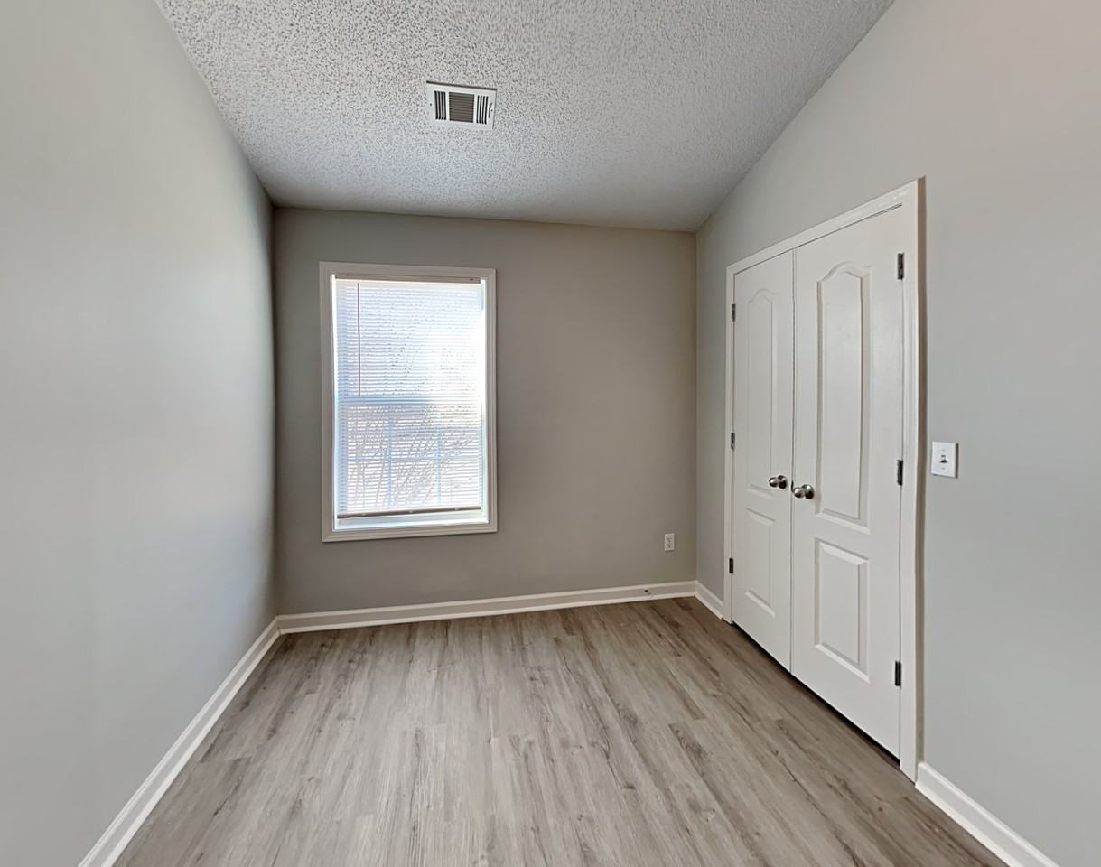 8596 Thomas Rd - Photo 3 of 17