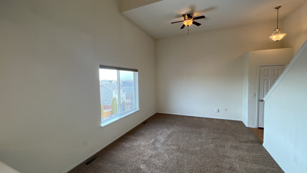 8319 Meadowcrest Dr - Photo 3 of 14