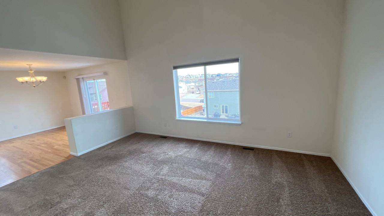 8319 Meadowcrest Dr - Photo 4 of 14