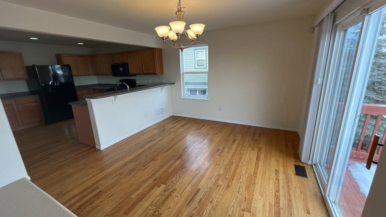 8319 Meadowcrest Dr - Photo 5 of 14