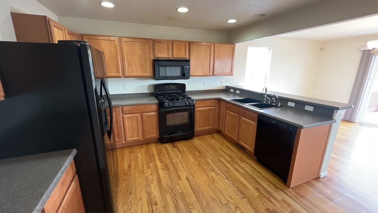 8319 Meadowcrest Dr - Photo 6 of 14