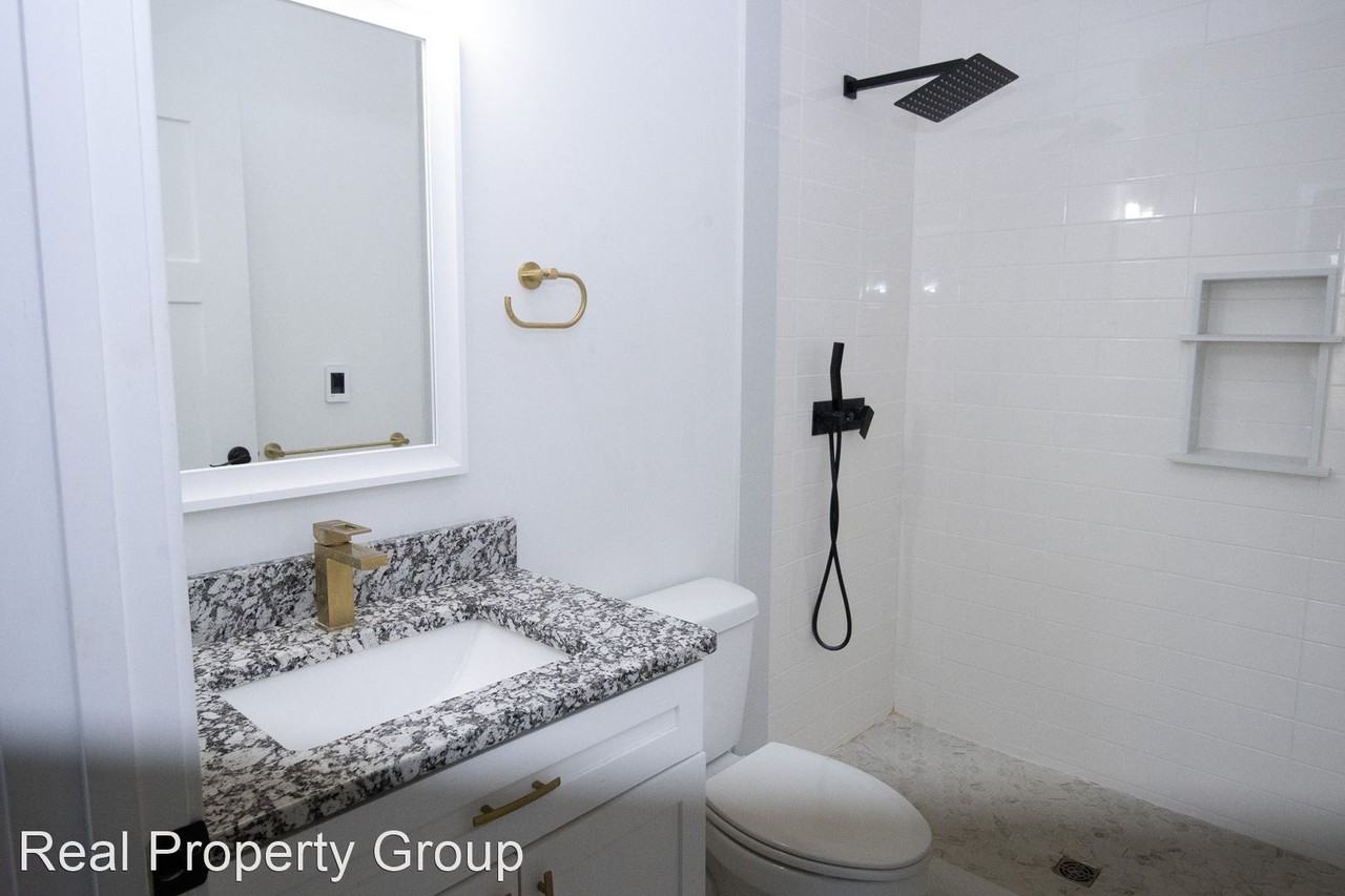 204 Bass St - Photo 3 of 15