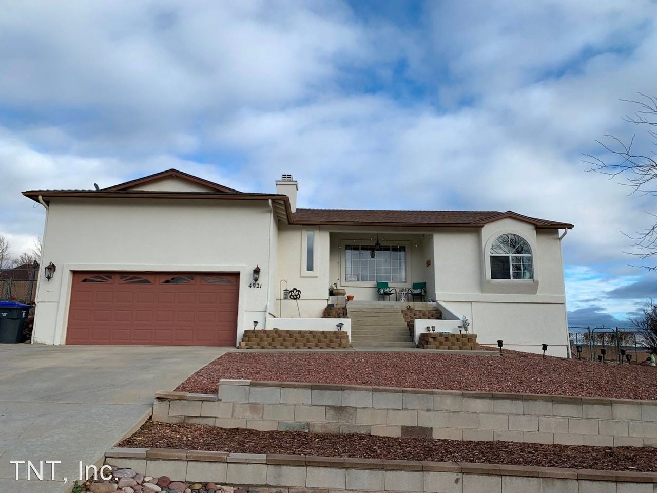 4921 N Reavis Dr - Photo 2 of 36