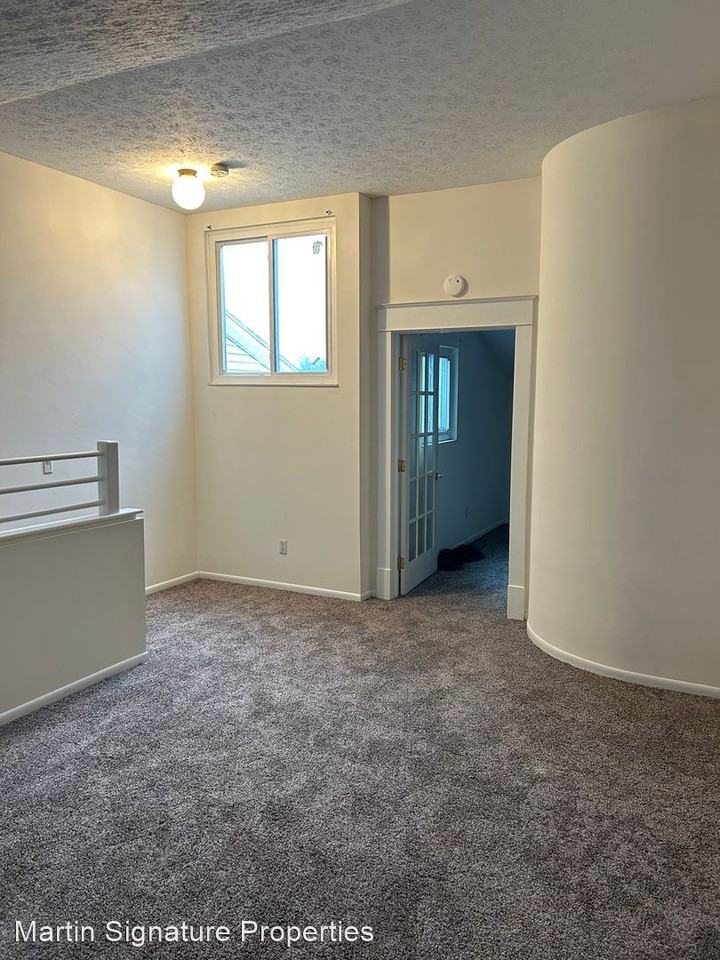 2528 W Village Dr - Photo 2 of 8