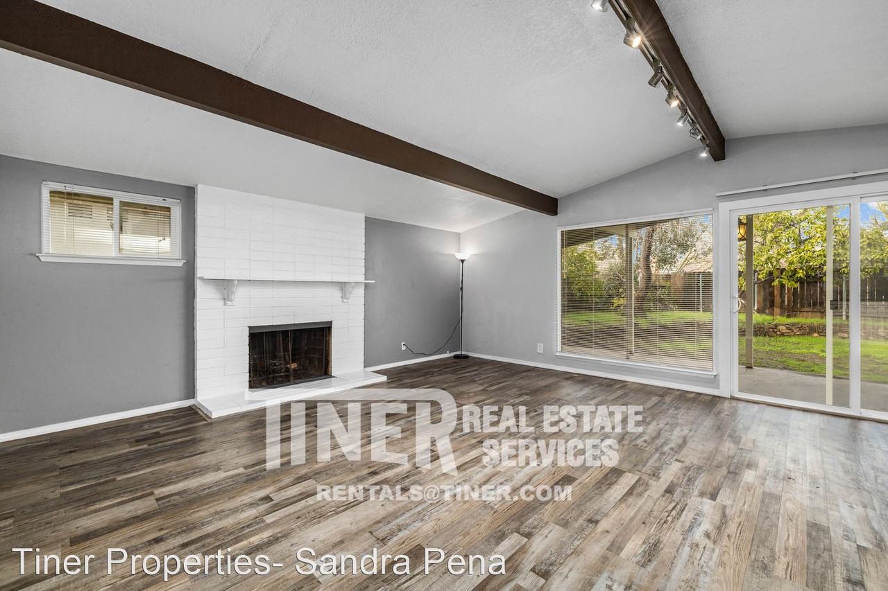 2536 La Loma Dr - Photo 2 of 35