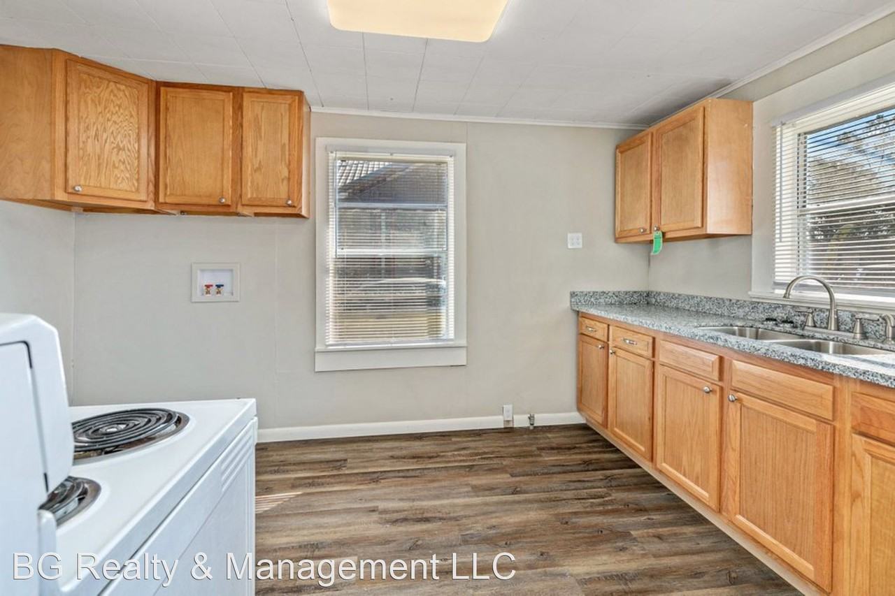 218 E Thomas St - Photo 3 of 7
