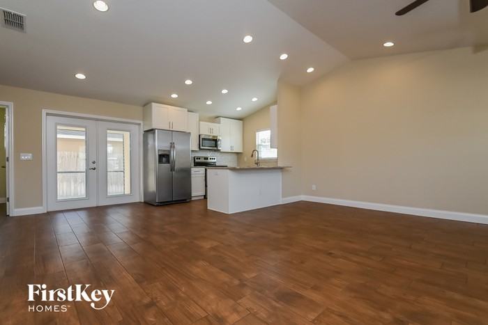 201 Madalyn Ct - Photo 3 of 15