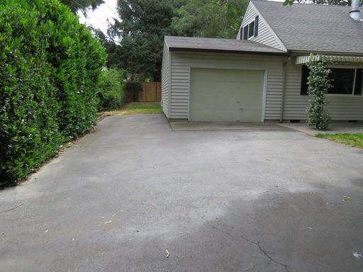 8312 SW Locust St - Photo 3 of 22