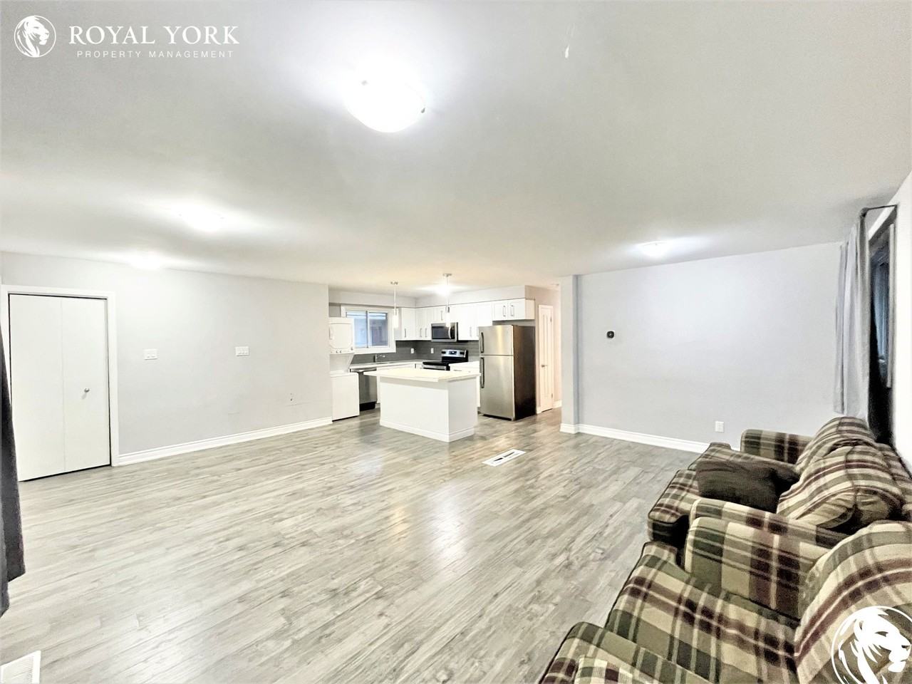 15 Gainsborough Rd #1 - Photo 3 of 27