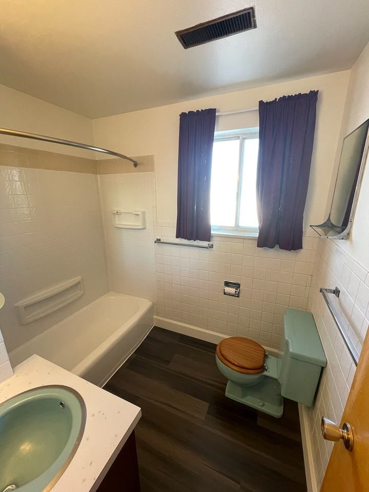1749 Oxford Dr #2 - Photo 3 of 13