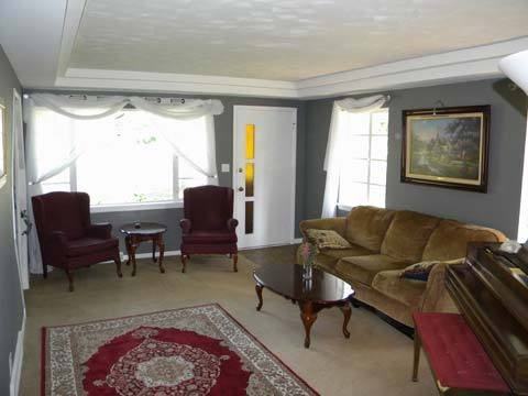 158 Oakwood Dr - Photo 2 of 12