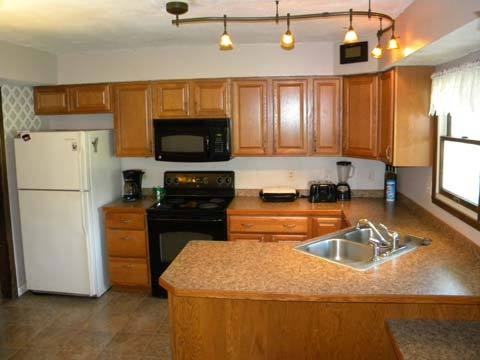 158 Oakwood Dr - Photo 3 of 12