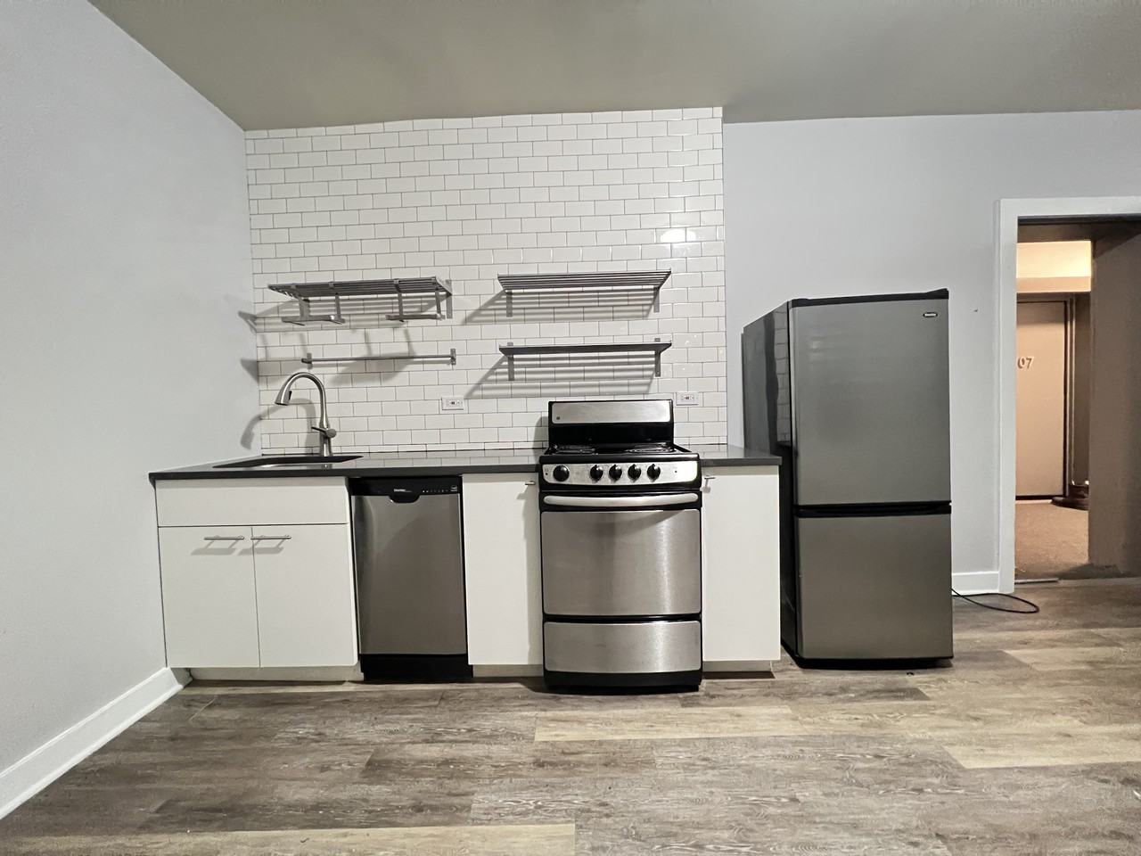944 W Montrose Ave #306 - Photo 2 of 15
