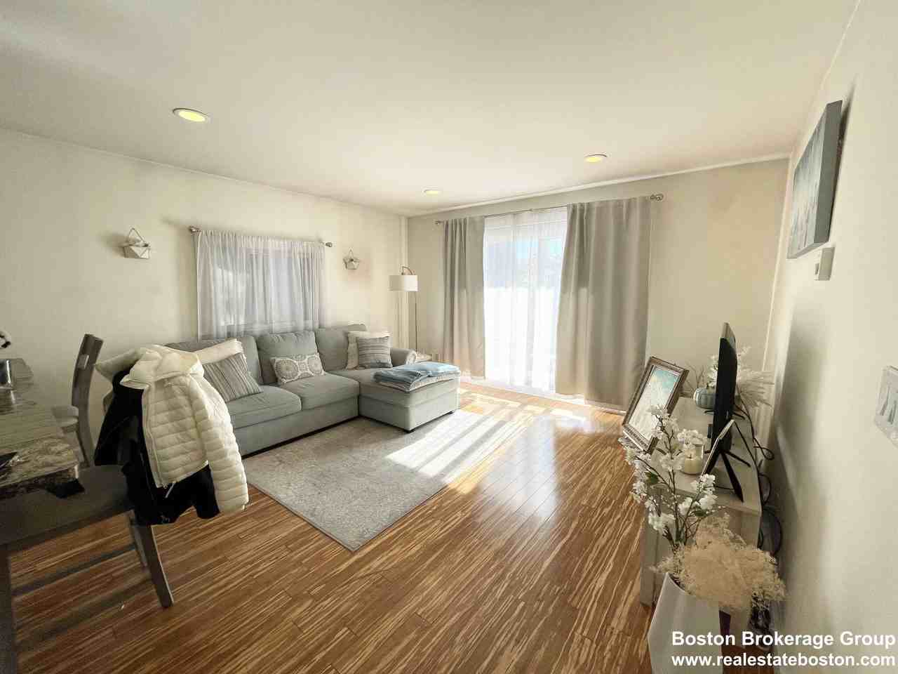 E 8th St - Photo 4 of 11