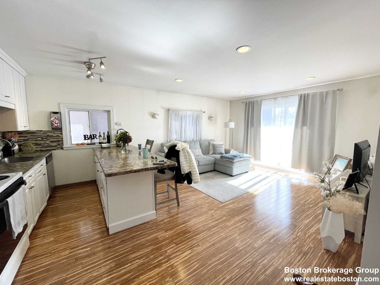 E 8th St - Photo 5 of 11