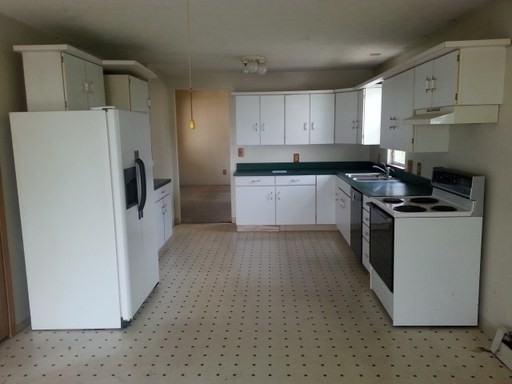 886 North Ave - Photo 3 of 9