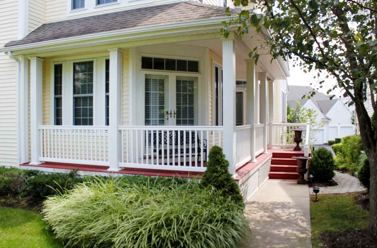 9 Meeting House Ln - Photo 2 of 19