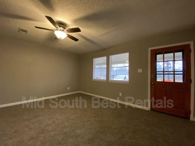 6521 Grayson Dr - Photo 2 of 8