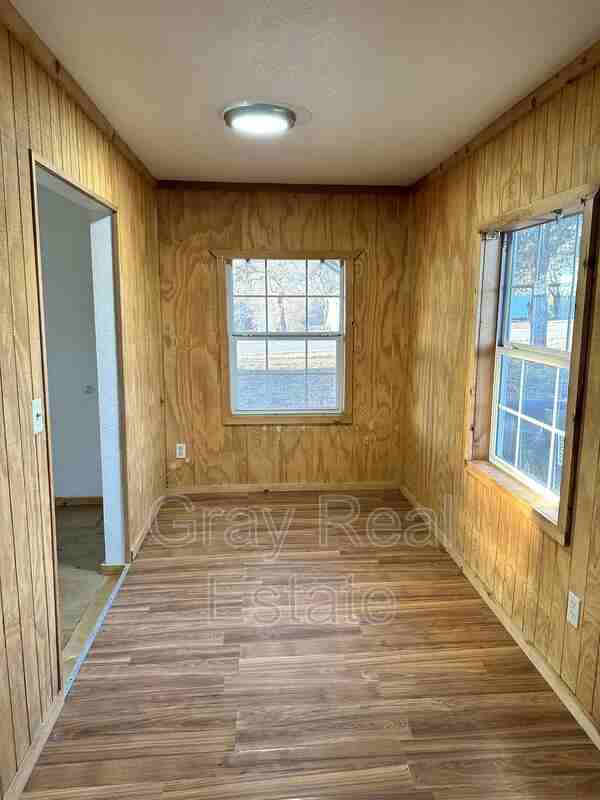 305 E Main St - Photo 2 of 16