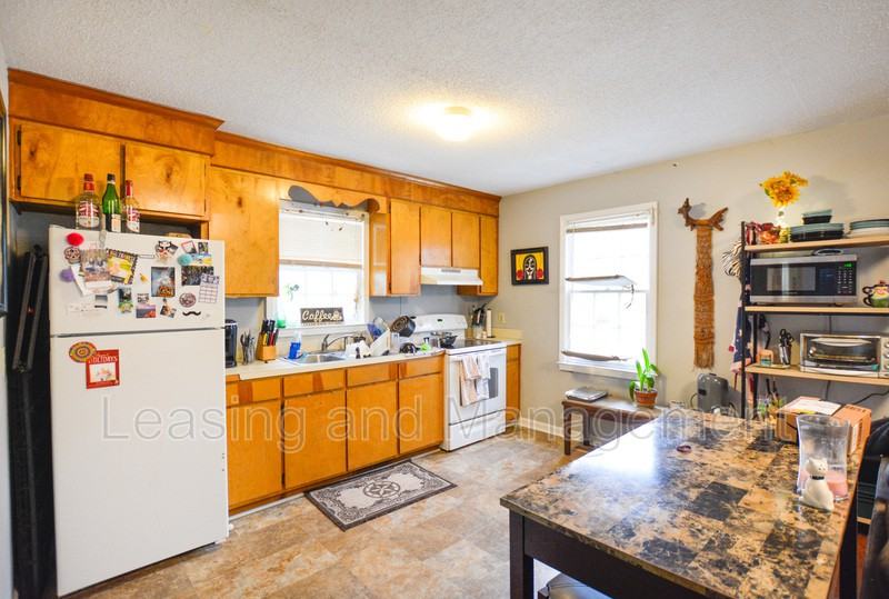 41 Spring St #C - Photo 3 of 11