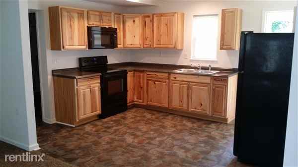 224 E Chestnut St - Photo 2 of 7