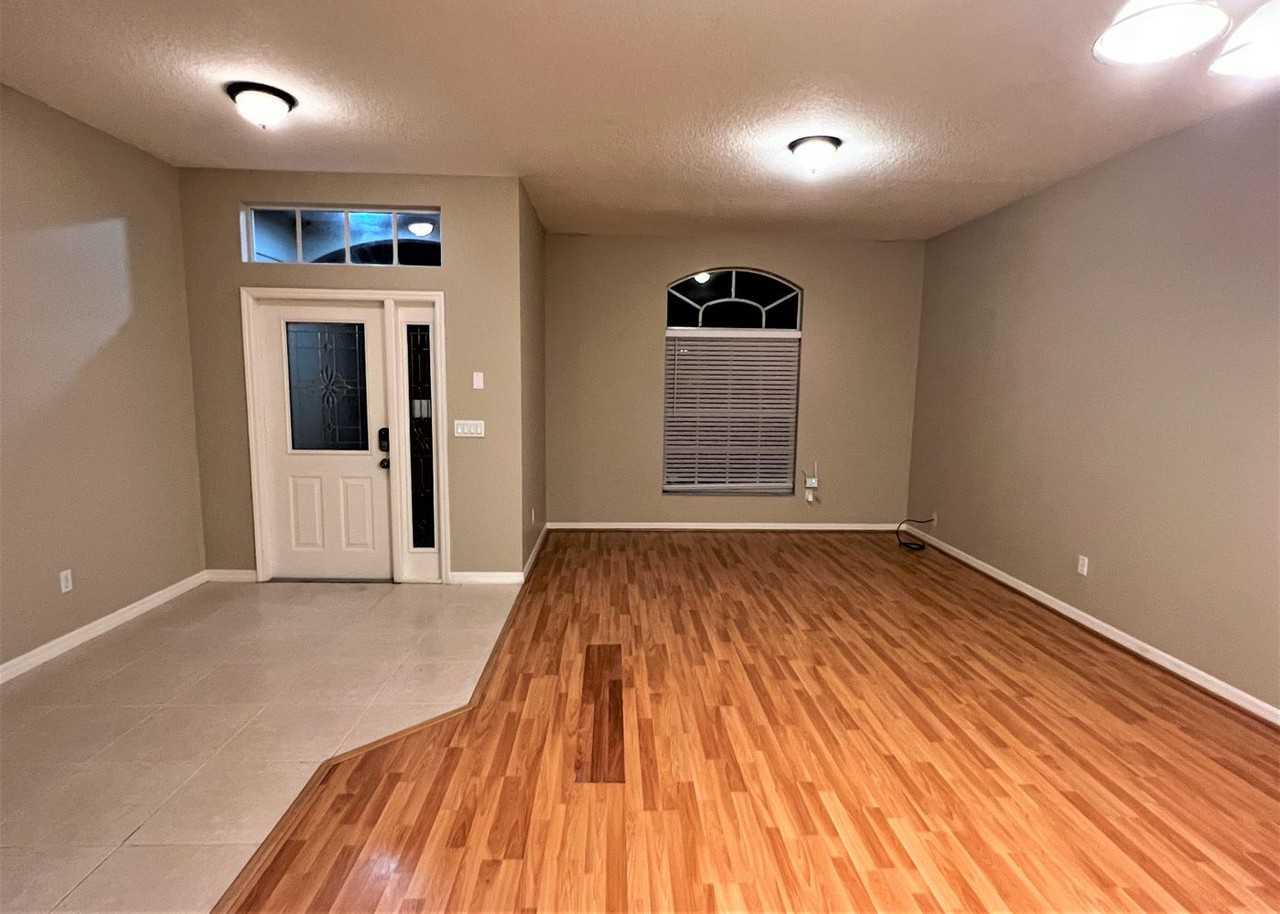 559 Horseman Dr - Photo 3 of 15