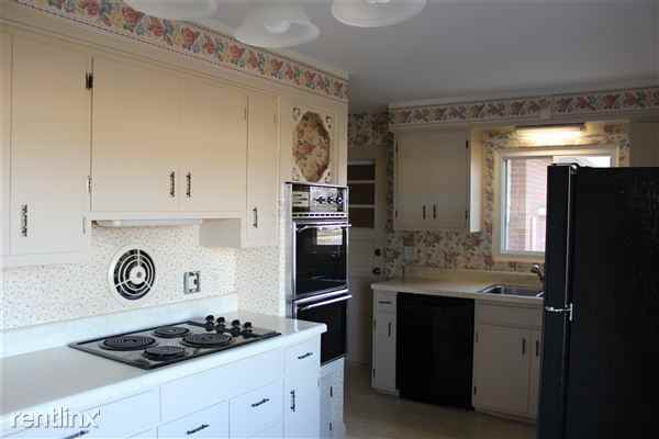 4653 Garfield Rd - Photo 3 of 8