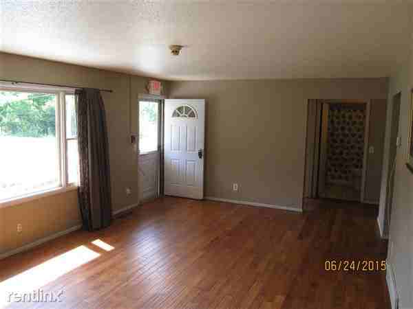 10731 Freeport Ave - Photo 2 of 13