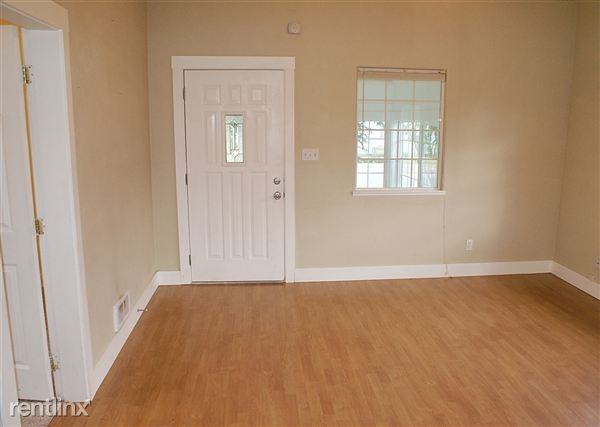 1319 Logan St - Photo 3 of 31