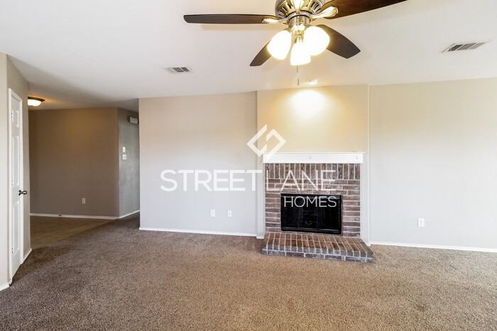 12745 Northern Pine Dr - Photo 2 of 15