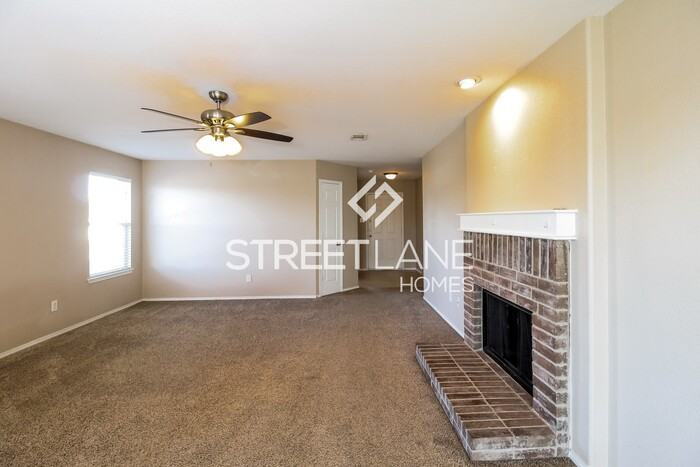 12745 Northern Pine Dr - Photo 3 of 15