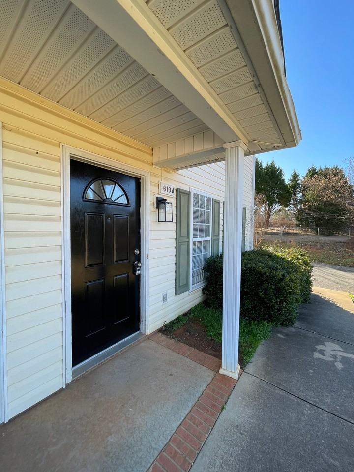 610 Piper CourtApt A #A - Photo 5 of 8