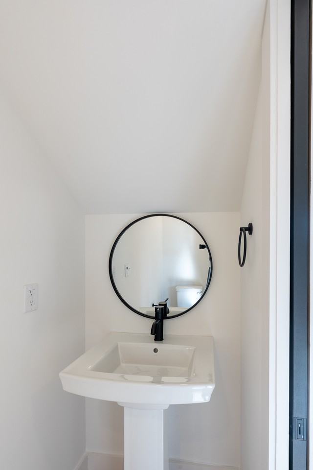 102 Duke St #1 - Photo 6 of 26