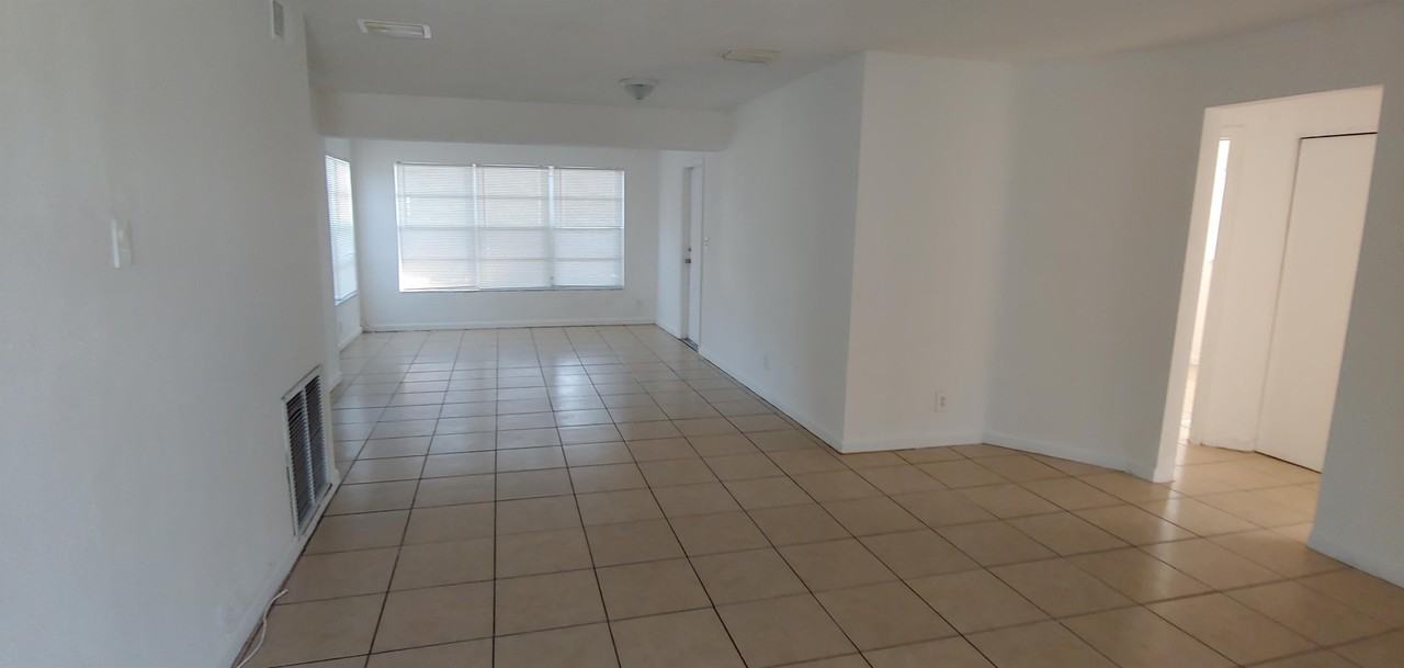 830 Nw 38th Ave #830 - Photo 3 of 7