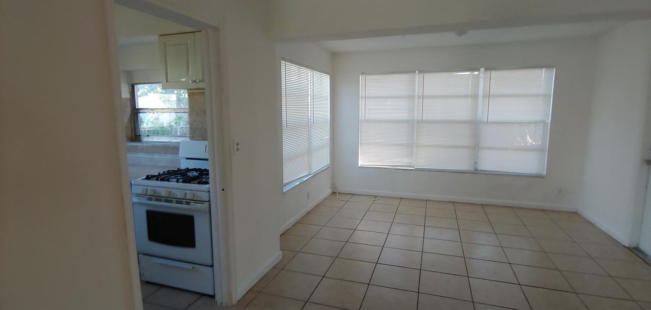 830 Nw 38th Ave #830 - Photo 4 of 7