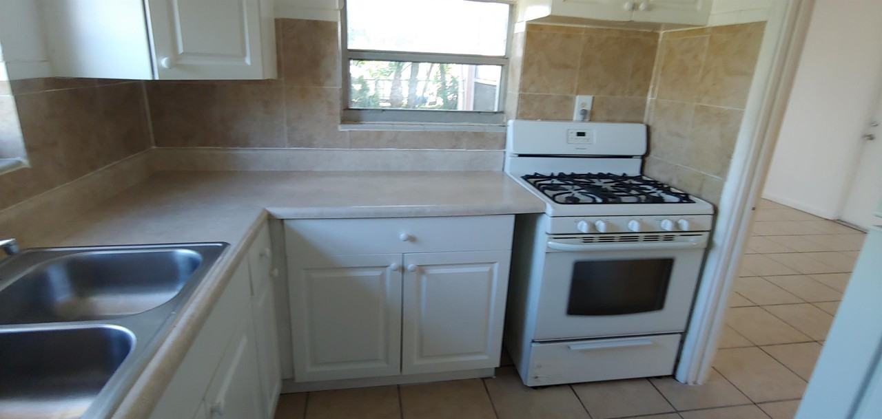 830 Nw 38th Ave #830 - Photo 5 of 7