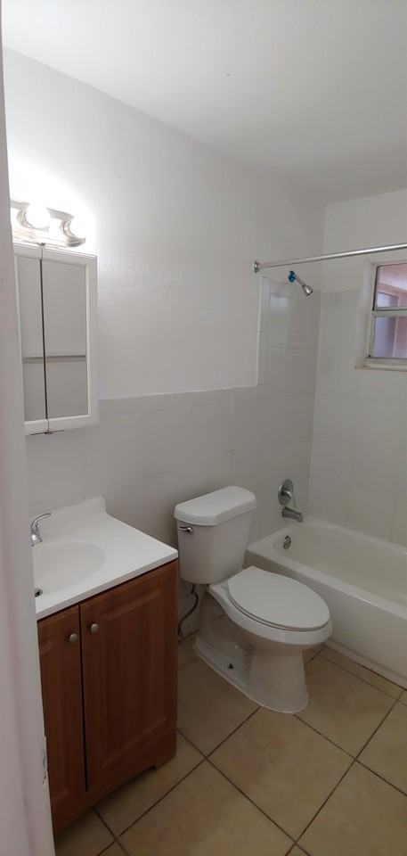 830 Nw 38th Ave #830 - Photo 6 of 7