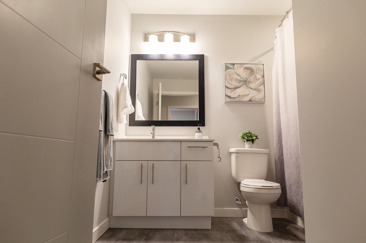 10th Line - Photo 2 of 9