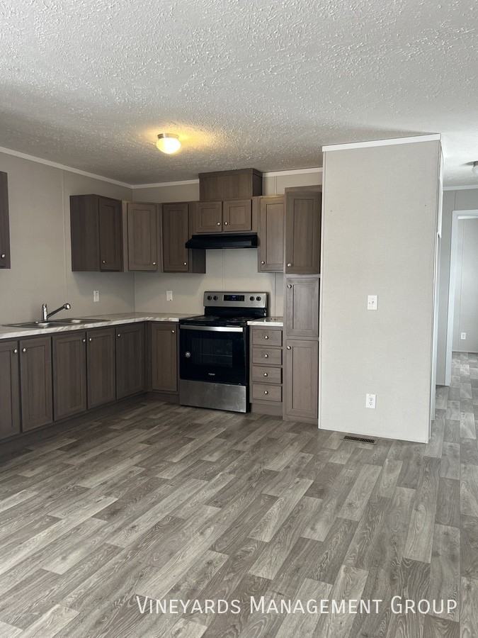 B6 Meadows Ct - Photo 3 of 9