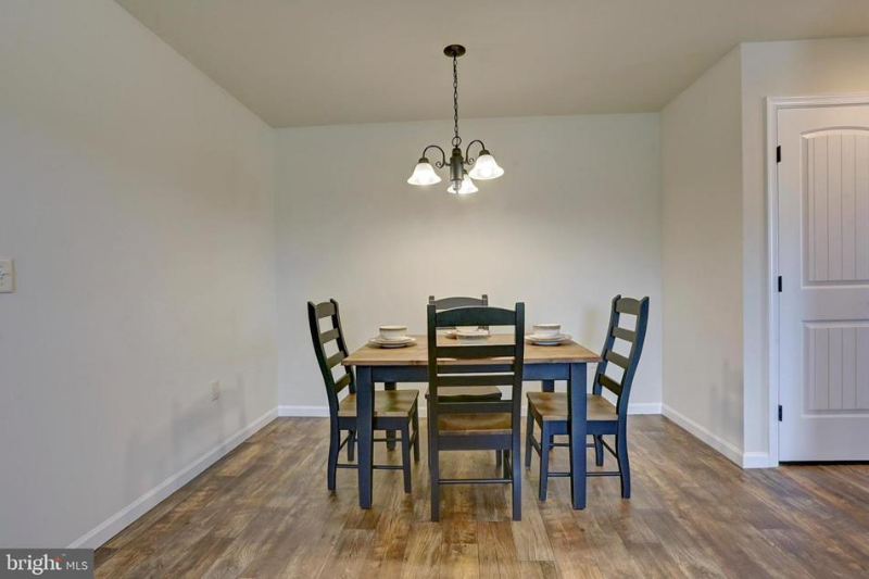 706 Farmwood Ln - Photo 3 of 17