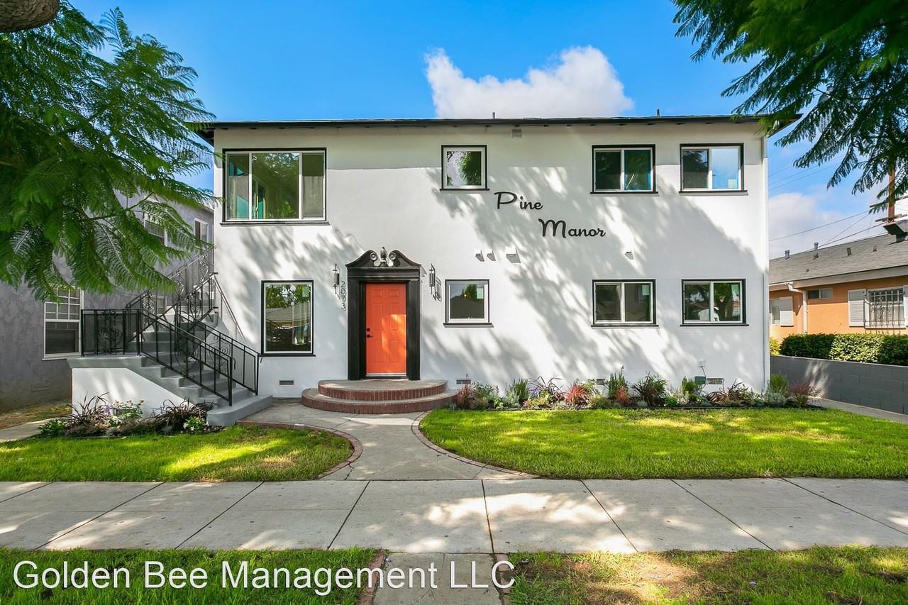 2071 Pine Ave - Photo 2 of 20