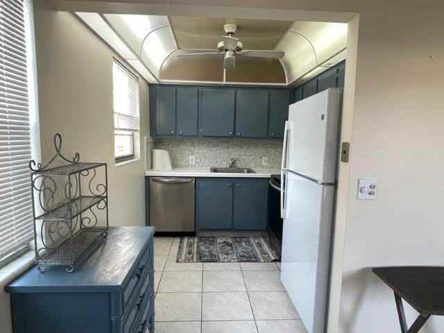 393 Fanshaw J #J - Photo 2 of 8