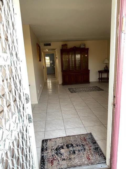 393 Fanshaw J #J - Photo 3 of 8