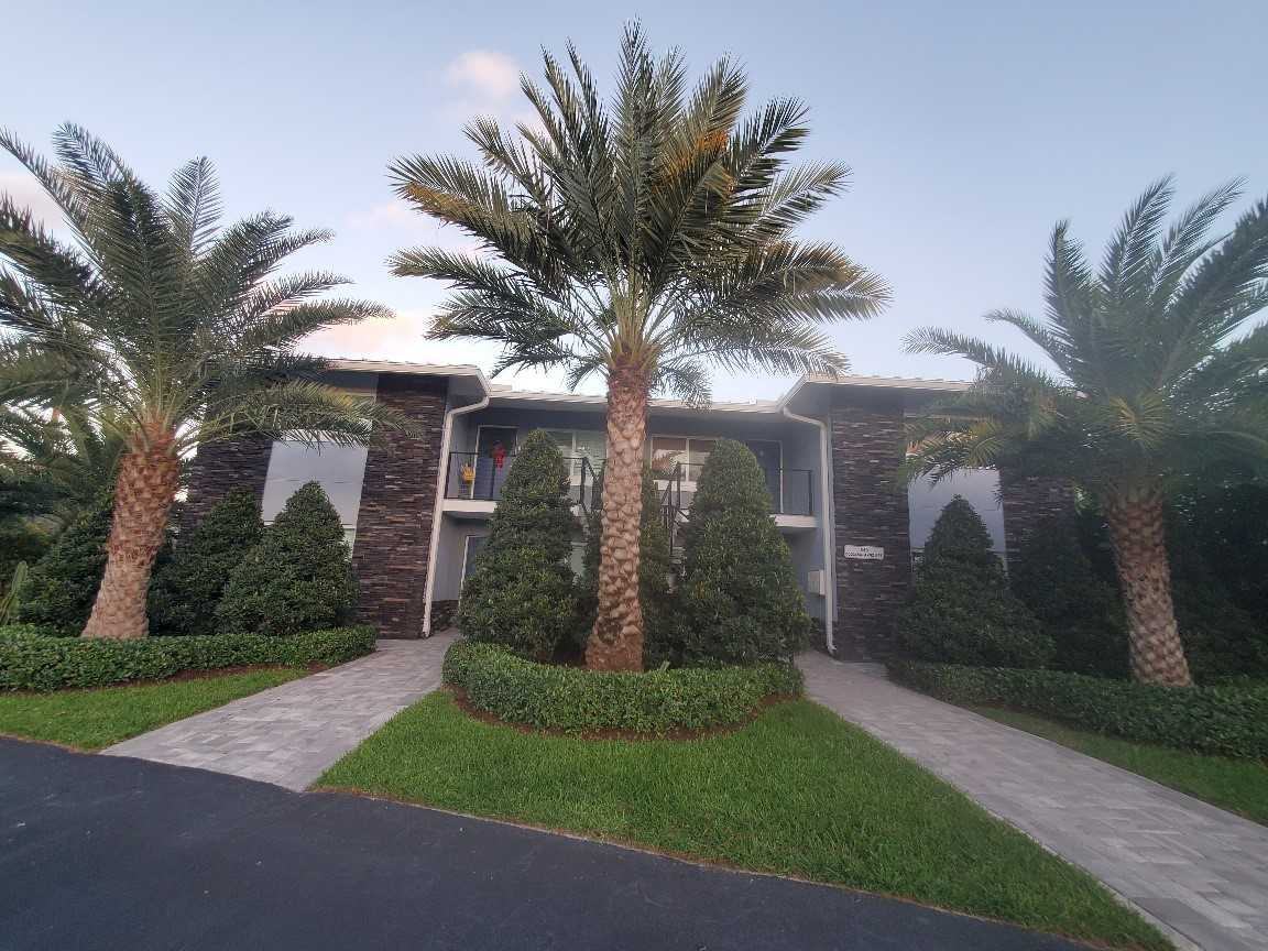 830 Se 22nd Ave - Photo 2 of 26