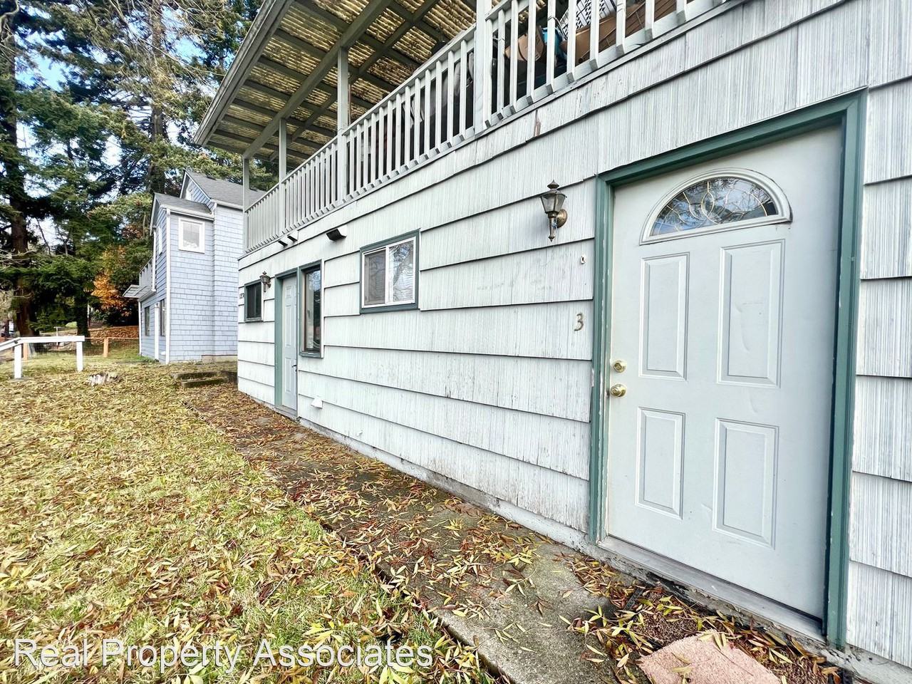 12746 35th Ave NE - Photo 2 of 10