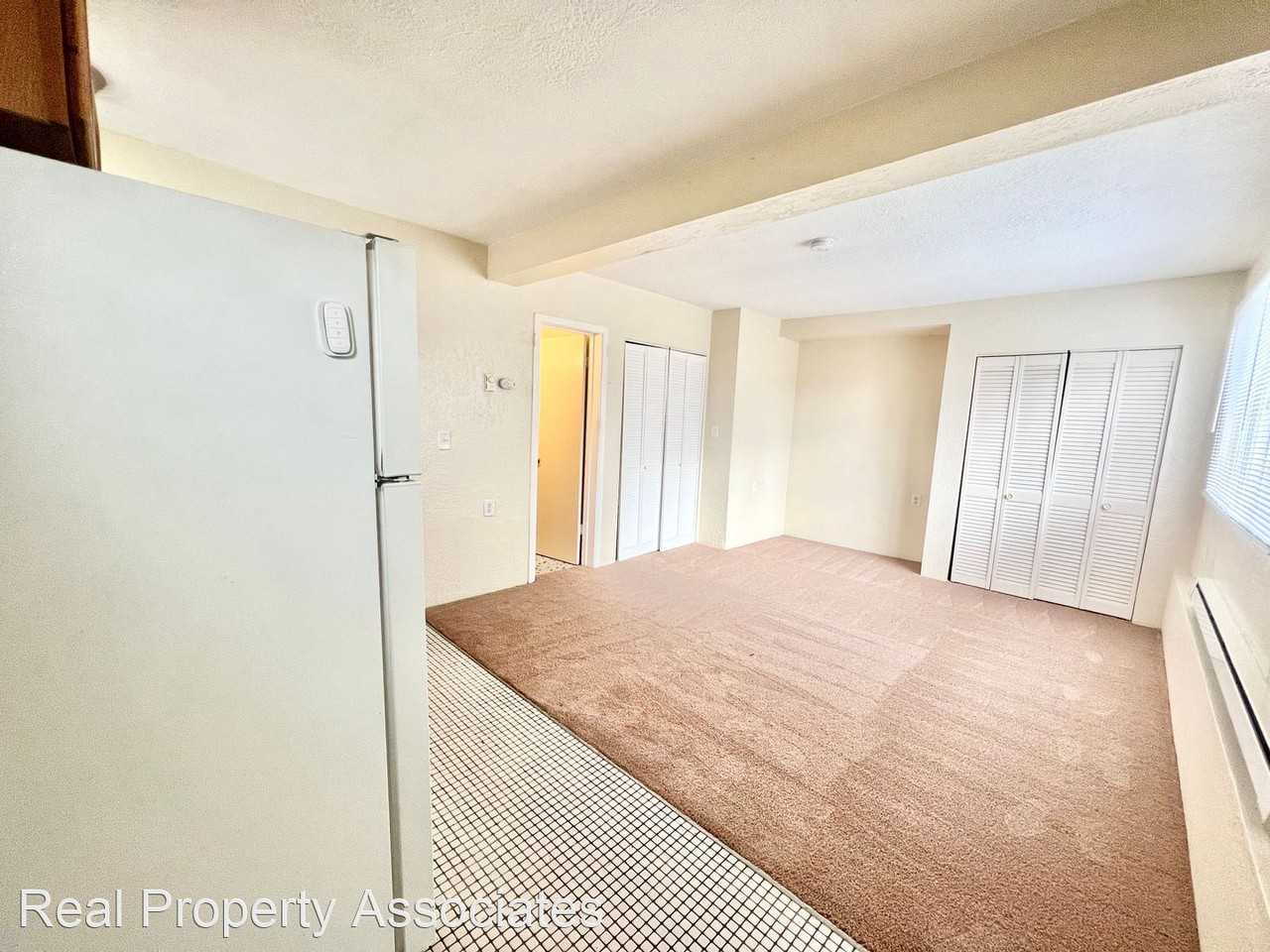 12746 35th Ave NE - Photo 3 of 10