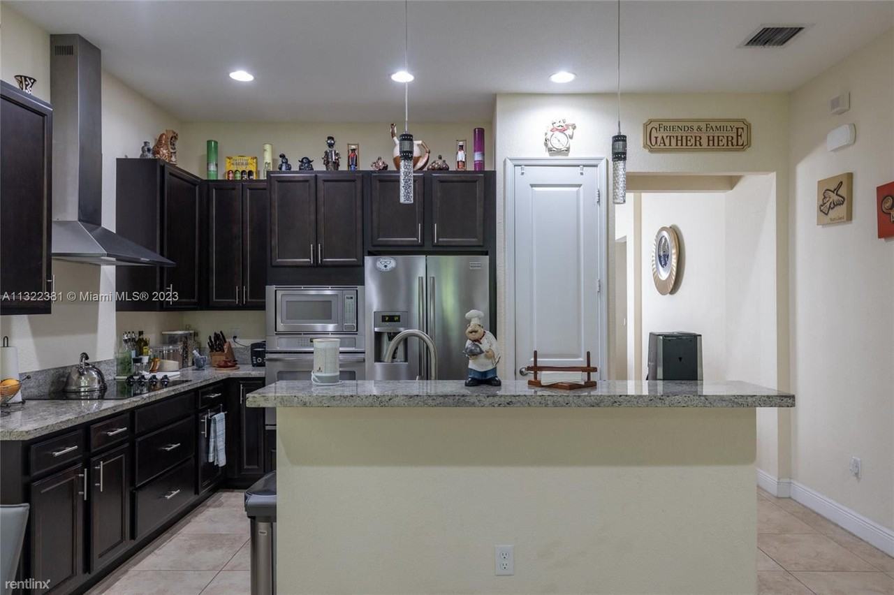 10600 Nw 36th St - Photo 3 of 11