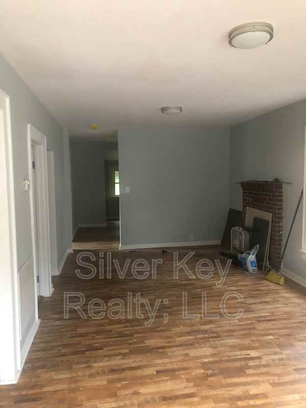 422 Walker St - Photo 4 of 10